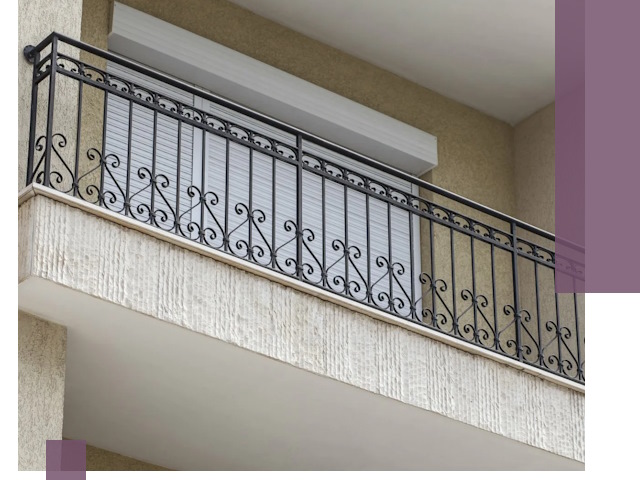 Балконные ограждения из металла и стекла в Прохладном для домов