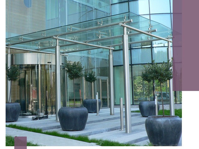 Навесы из стекла на заказ в Прохладном — монтаж и установка