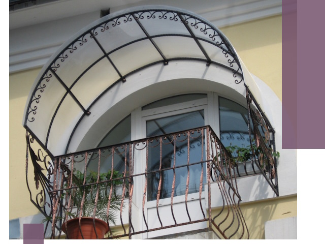 Козырьки над балконом в Прохладном — изготовление и монтаж