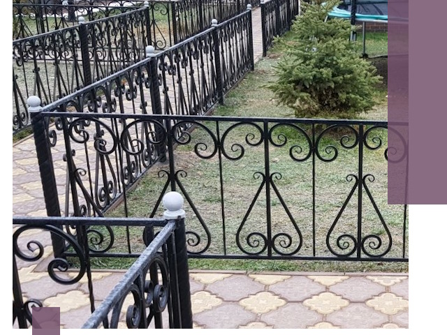 Кованые газонные ограждения под ключ в Прохладном
